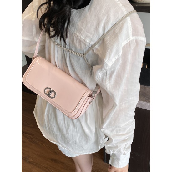The new fashionable underarm square bag from Europe and America in 2025, with a high-end and elegant style, is a portable single-shoulder crossbody bag for women The new fashionable underarm square bag from Europe and America in 2025, with a high-end and elegant style, is a portable single-shoulder crossbody bag for women