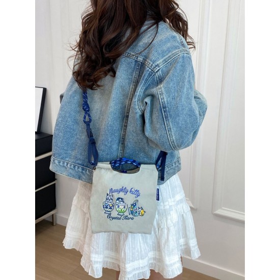 The ball Chain-like embroidered shopping bag is fashionable, versatile, and suitable for commuting. It is a large-capacity hand-held bag and a crossbody tote bag