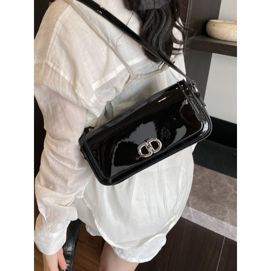 The new fashionable underarm square bag from Europe and America in 2025, with a high-end and elegant style, is a portable single-shoulder crossbody bag for women The new fashionable underarm square bag from Europe and America in 2025, with a high-end and elegant style, is a portable single-shoulder crossbody bag for women