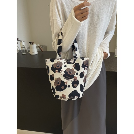 A small floral canvas bag, a large white bucket for women on Instagram, a baby bag, and a handbag for mom to go out to work and commute A small floral canvas bag, a large white bucket for women on Instagram, a baby bag, and a handbag for mom to go out to work and commute