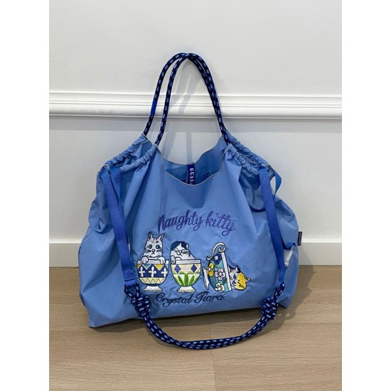 The ball Chain-like embroidered shopping bag is fashionable, versatile, and suitable for commuting. It is a large-capacity hand-held bag and a crossbody tote bag