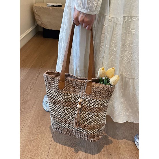 The 2025 summer new tassel fashion and versatile hollowed-out woven bag, straw woven bag, beach bag, single-shoulder bag and women's bag The 2025 summer new tassel fashion and versatile hollowed-out woven bag, straw woven bag, beach bag, single-shoulder bag and women's bag